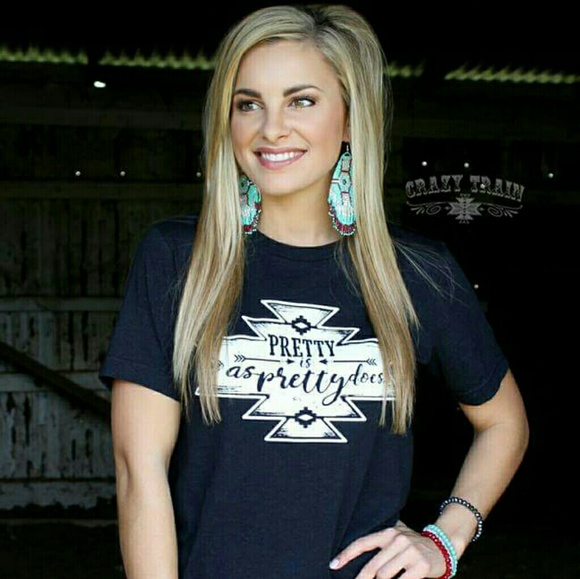 Pretty Is As Pretty Does Tee - Picture 1 of 1